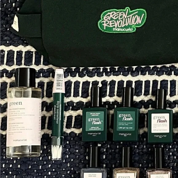 Manicurist Green Revolution Starter Set + Extra Polishes - Picture 3 of 3